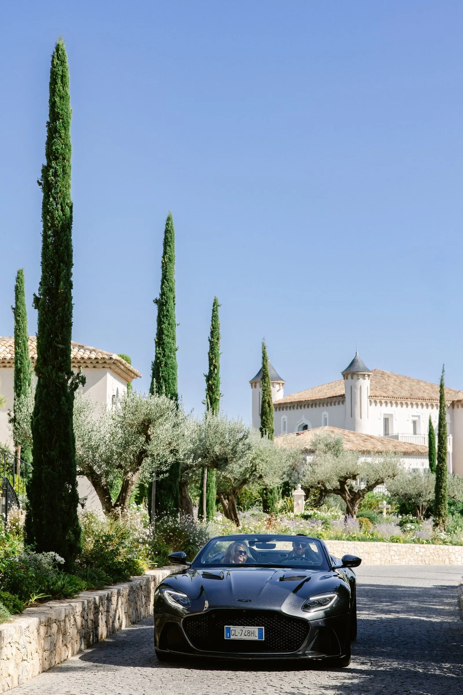 Arriving at a Chateau de la Messardiere wedding