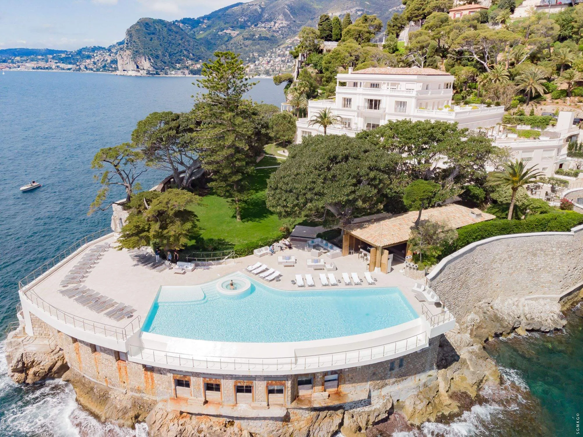 Cap Estel wedding pool party space above the sea