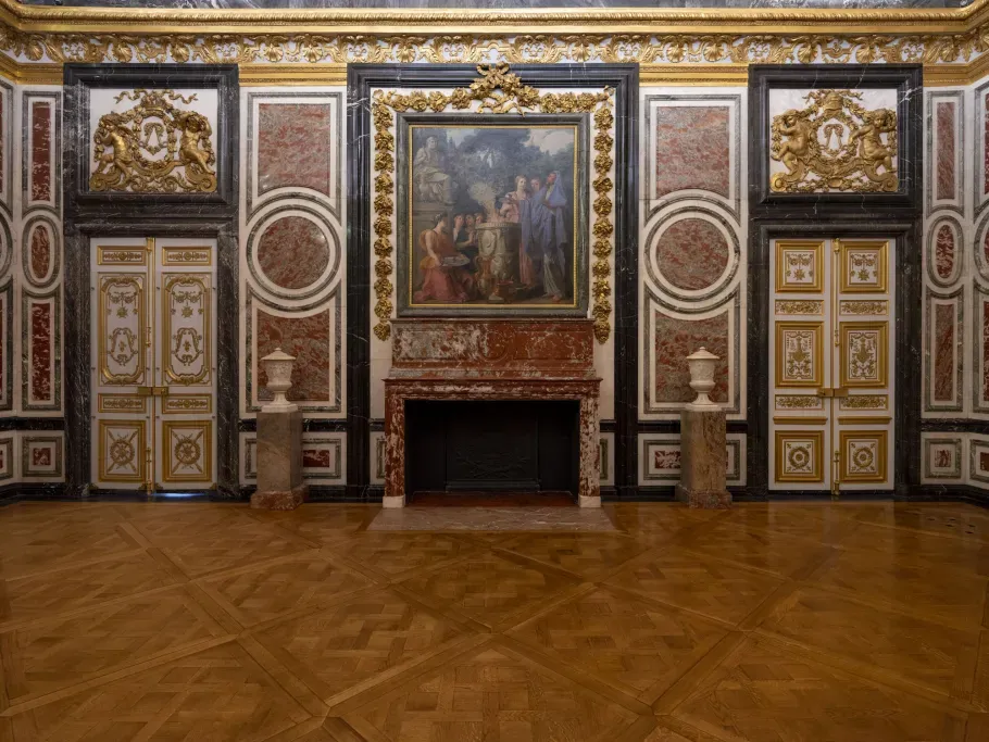 Palace of Versailles wedding venue the Queen's Guard Room marble