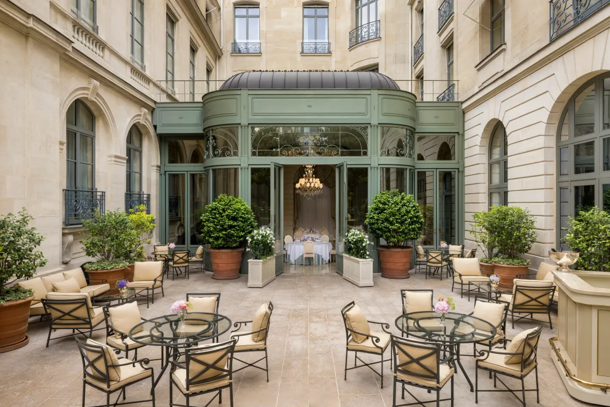 Ritz Paris wedding courtyard outside the Salon d'Ete