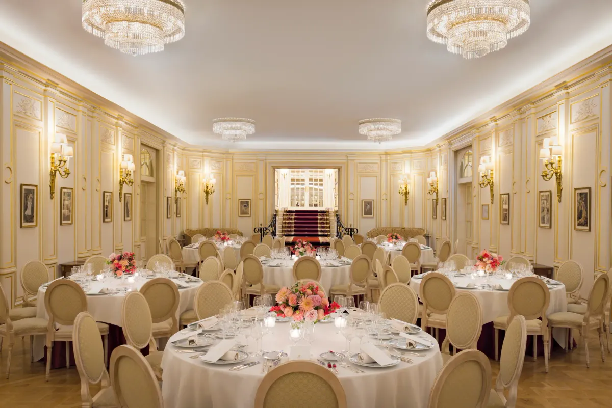 Ritz Paris wedding dinner facing the Salon Vendome staircase