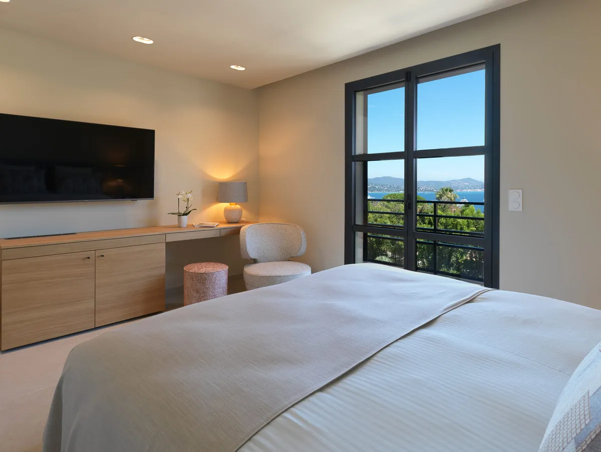 Villa Belrose wedding accommodation room with sea view