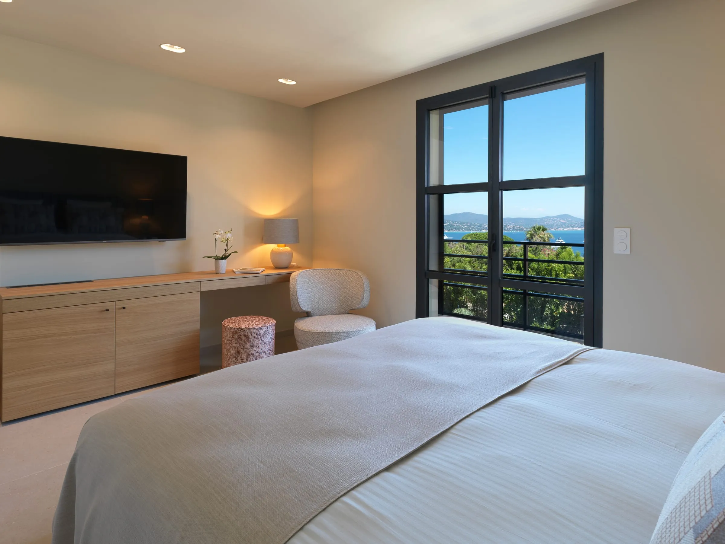 Villa Belrose wedding accommodation room with sea view