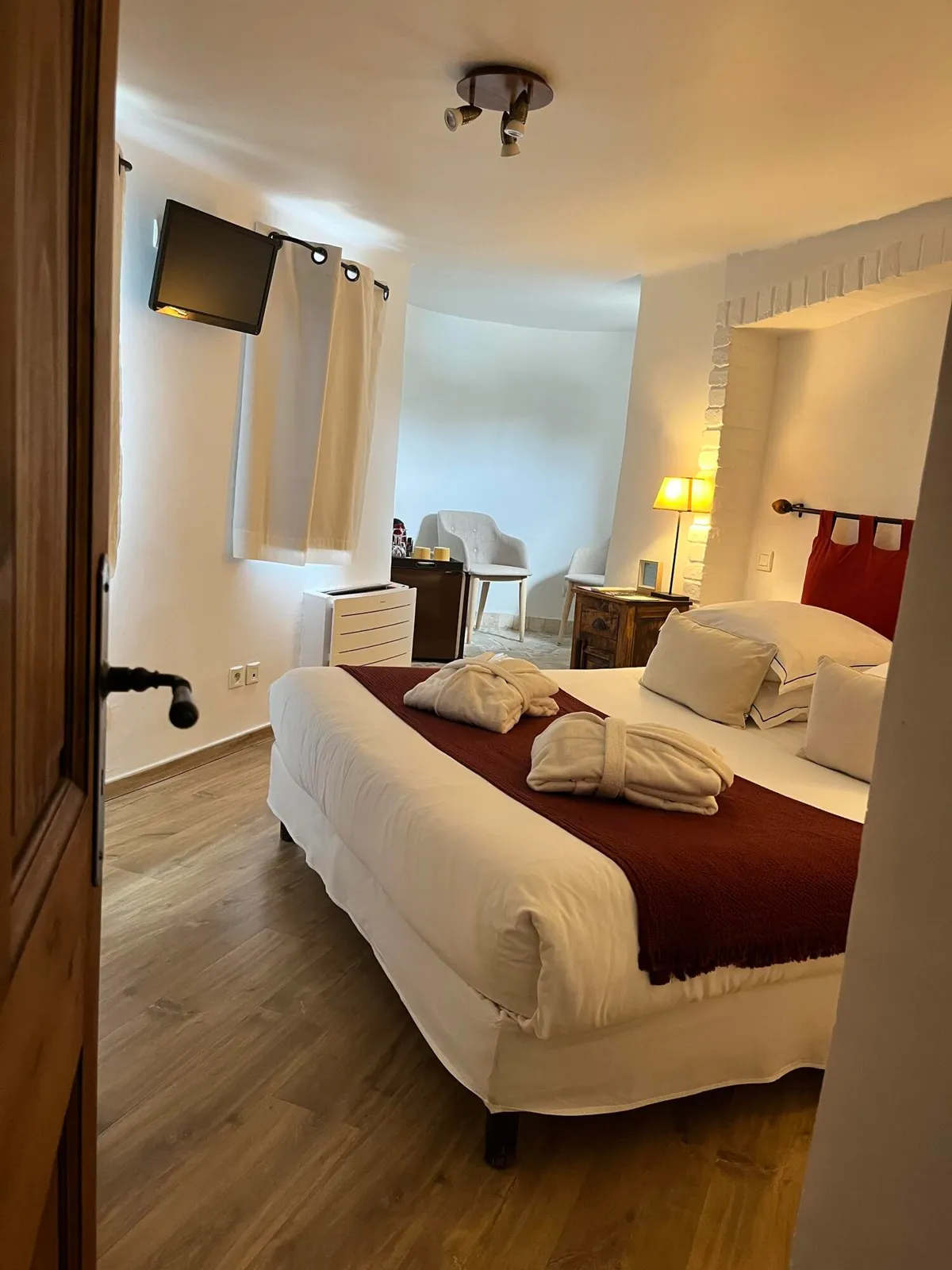 chateau de cassis wedding accommodation