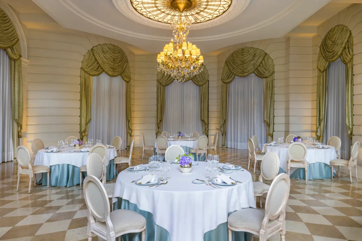 Ritz Paris wedding dinner under the Salon d'Ete dome