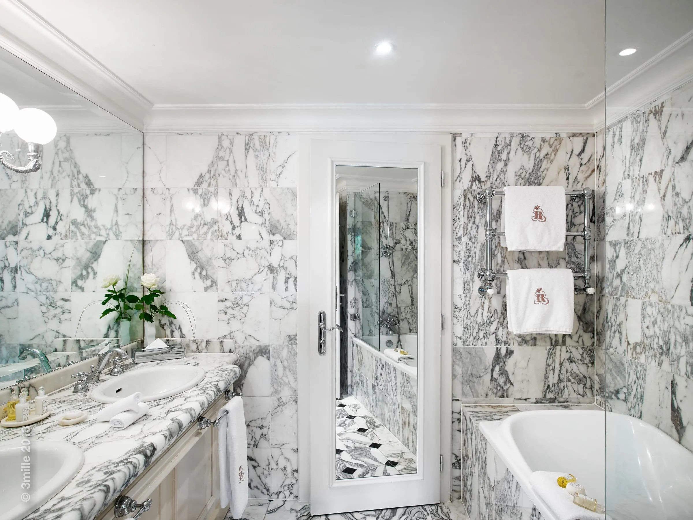 Villa Belrose wedding accommodation marble bathroom