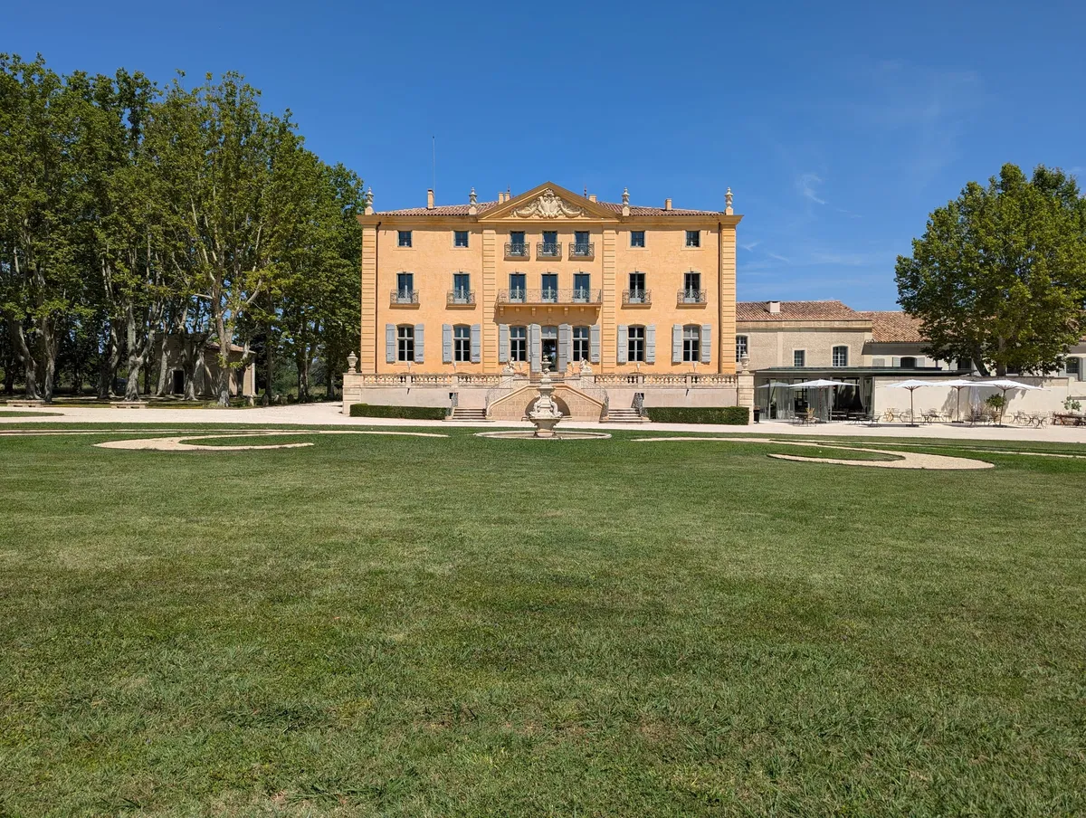 wedding in chateau de fonscolombe