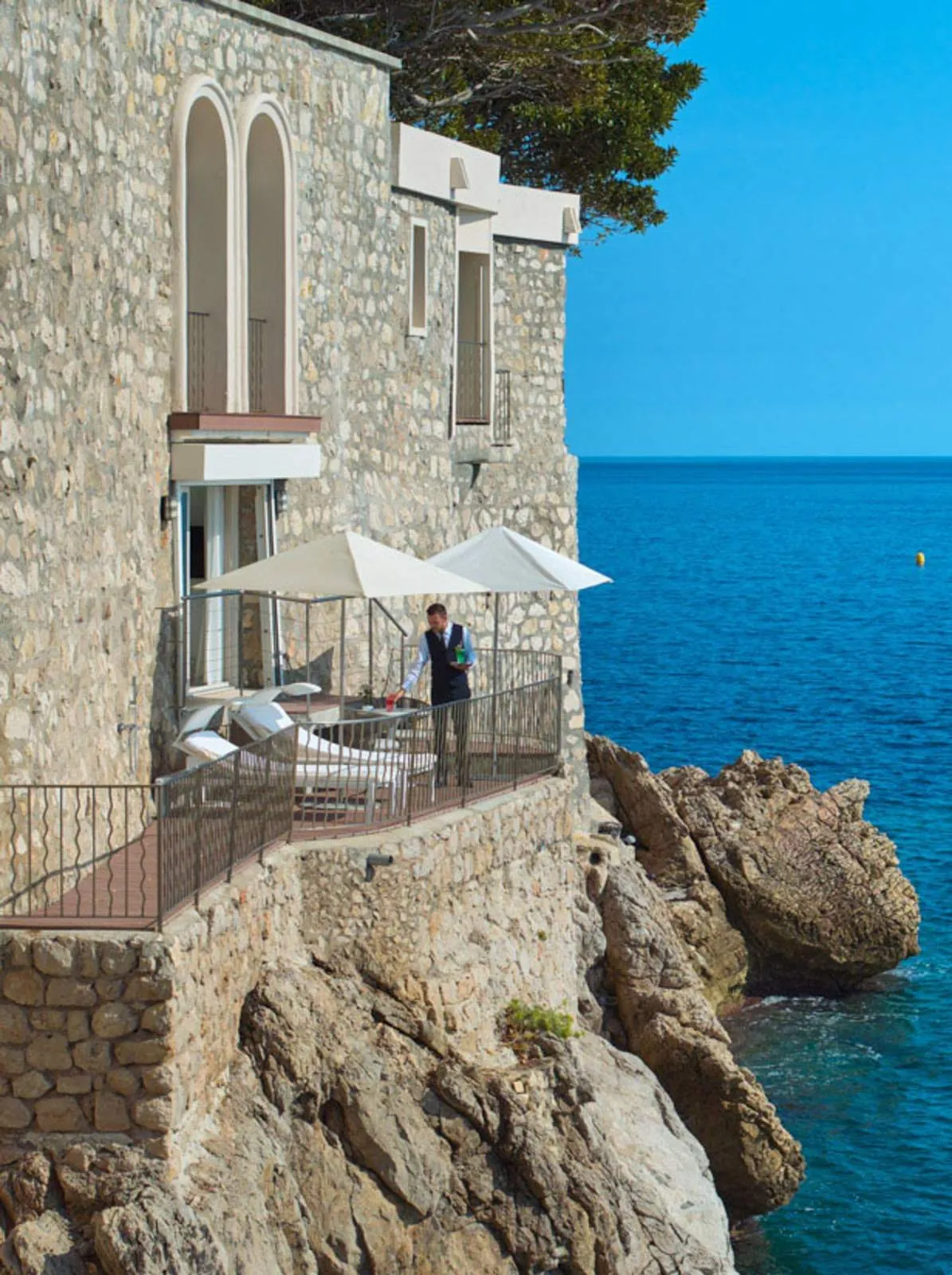 Cap Estel wedding dinner terrace above the rocks