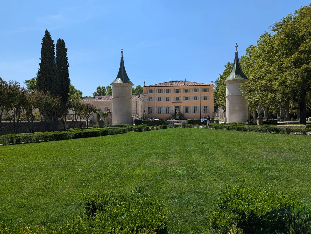 chateau de fonscolombe wedding planner