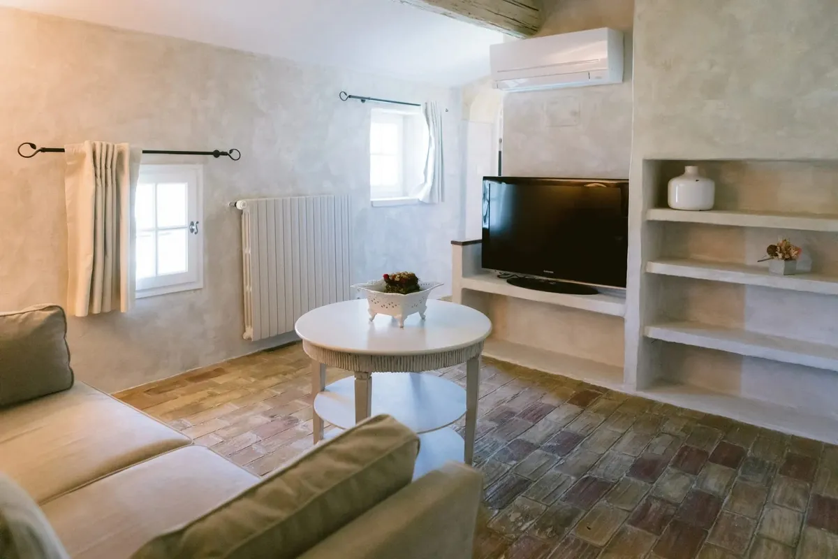 le mas de la rose wedding suites