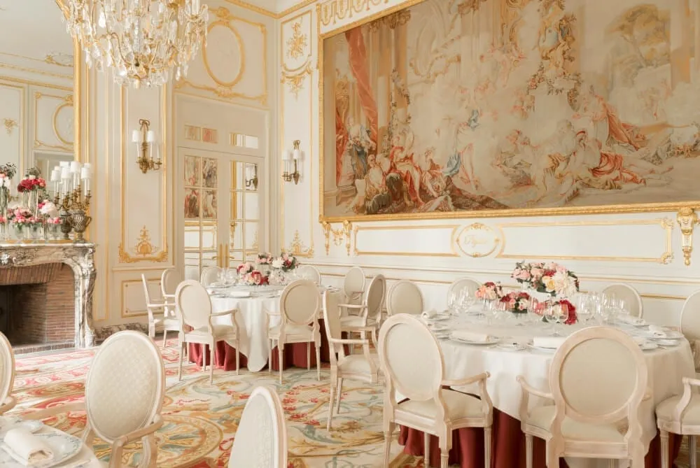 Ritz Paris wedding round tables under the Salon Psyche tapestry