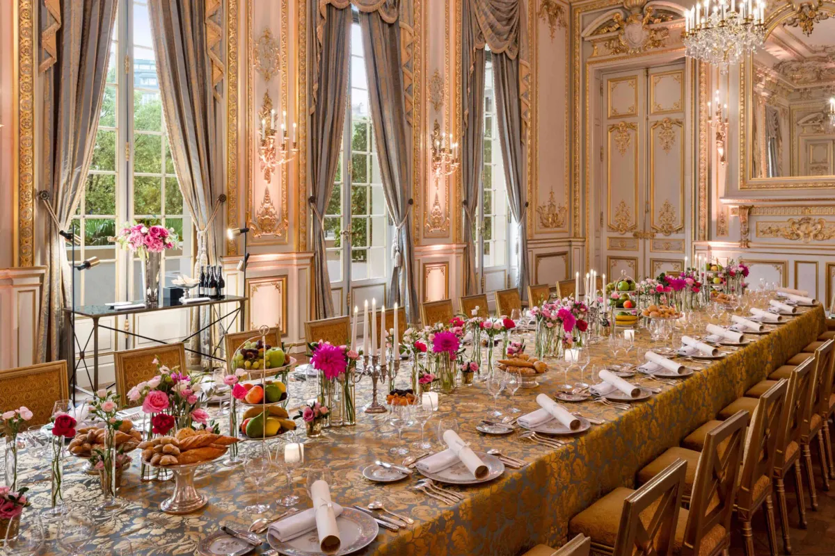 Shangri-La Paris wedding long table in the Grand Salon