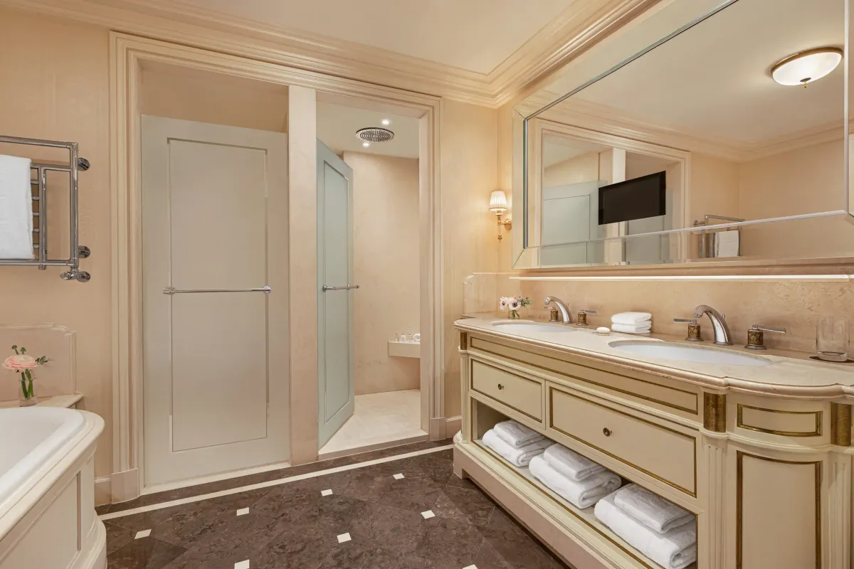 Shangri-La Paris wedding accommodation a Terrace Room bathroom