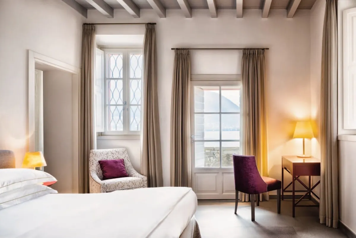 villa pliniana wedding bedrooms