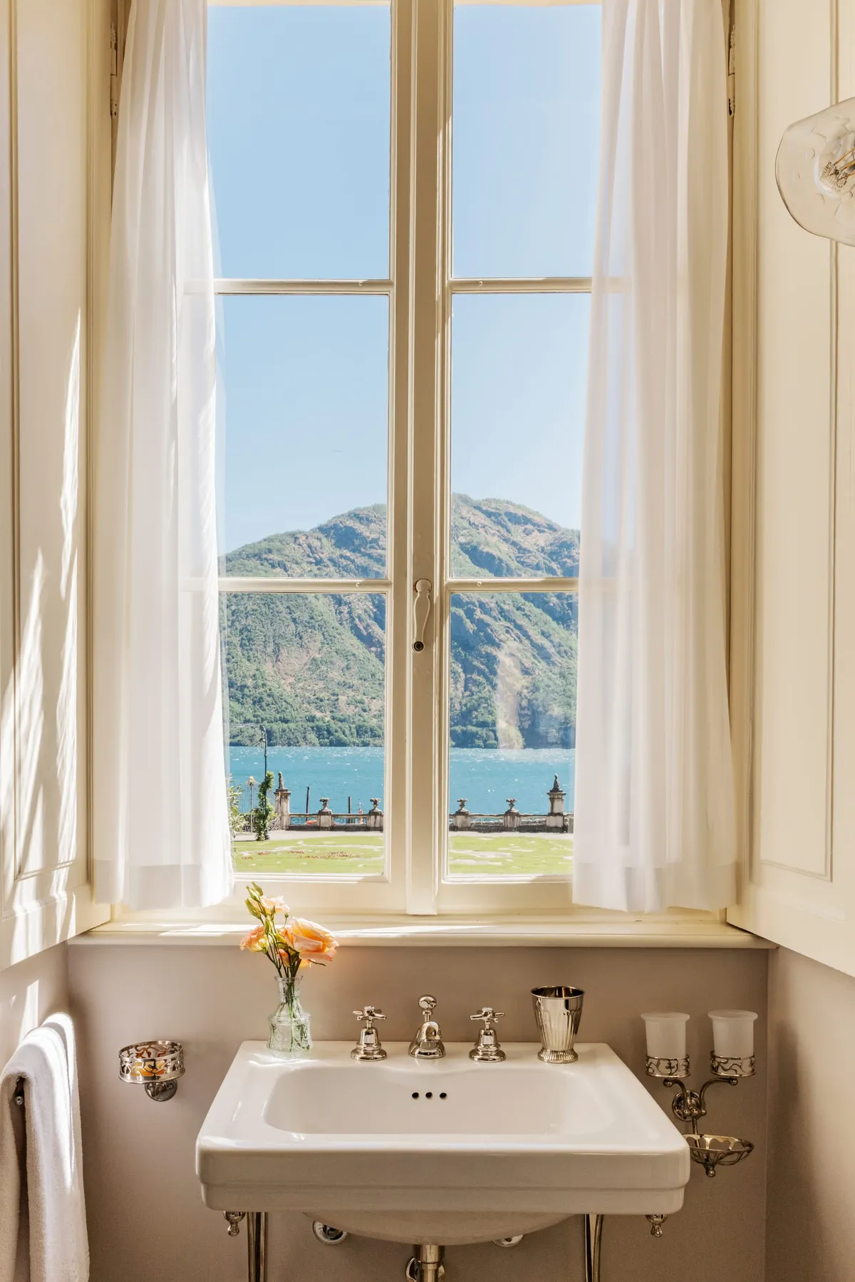 villa sola cabiati wedding suites
