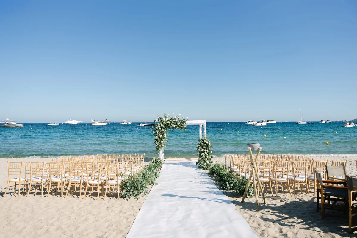 Seaside beach wedding Pampelonne beach