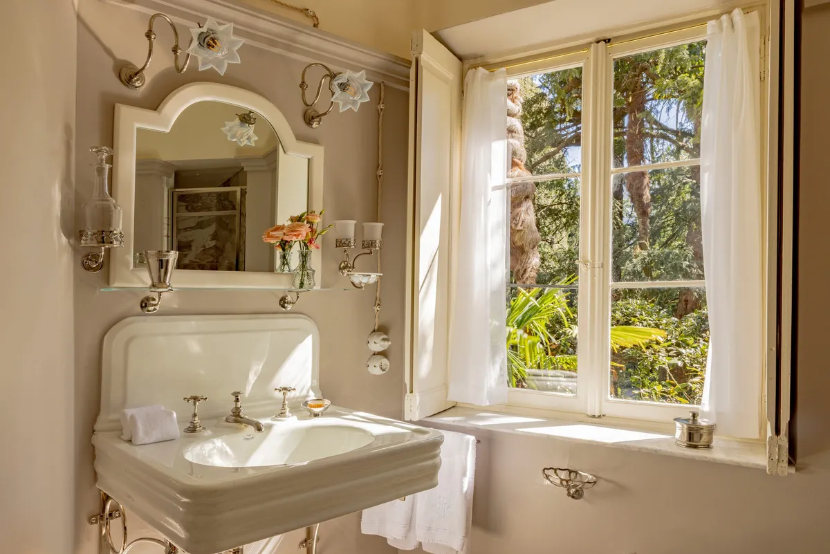 villa sola cabiati wedding bedrooms