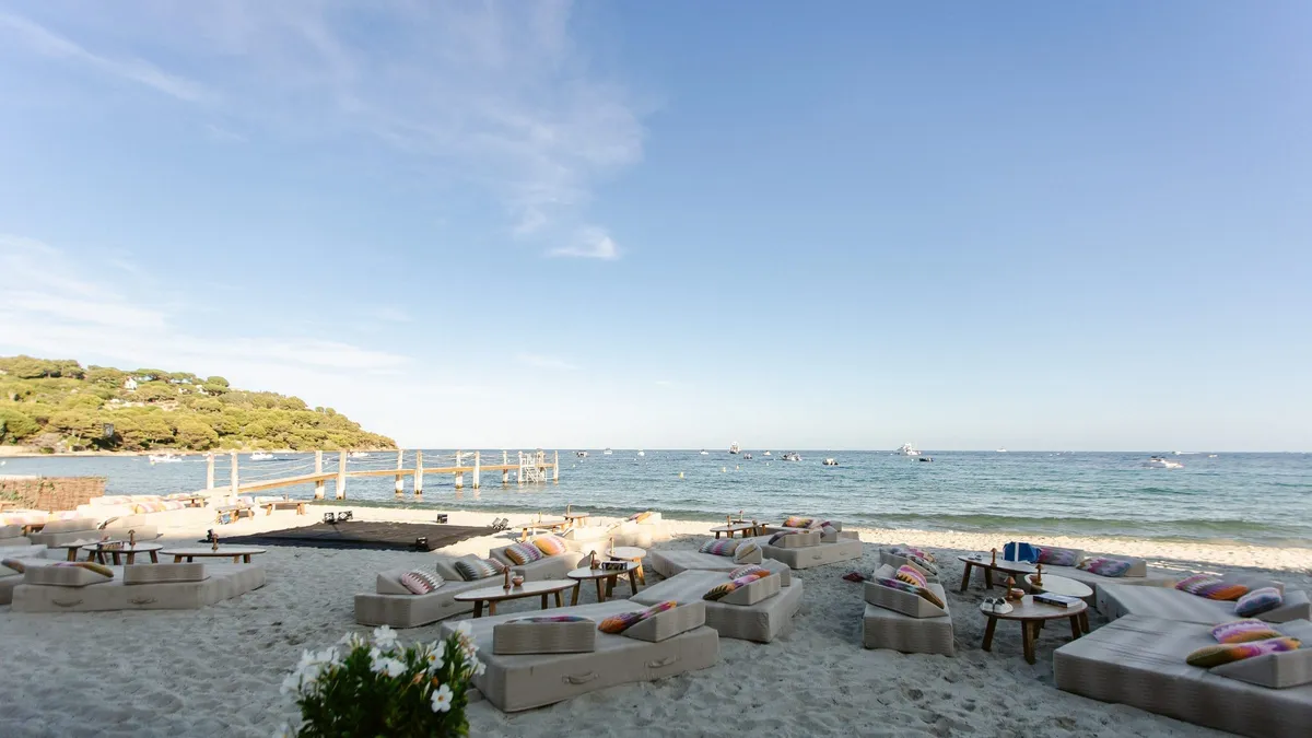 Beach wedding in Saint Tropez