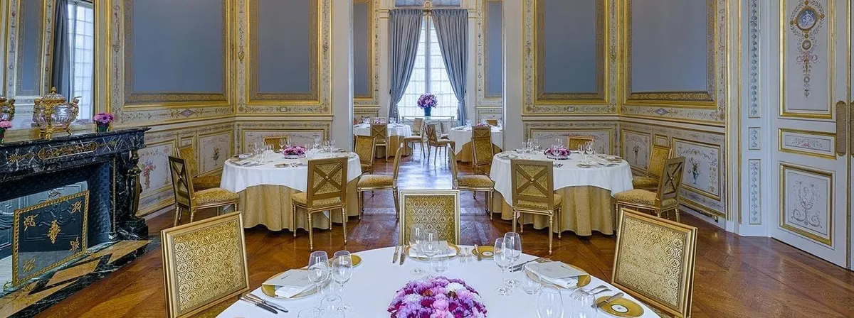Shangri-La Paris wedding tables in the Salon de Famille