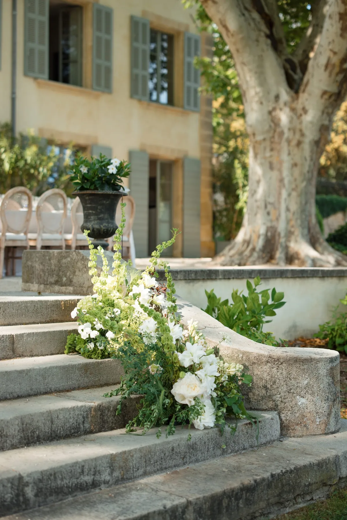 domaine de fontenille wedding flowers