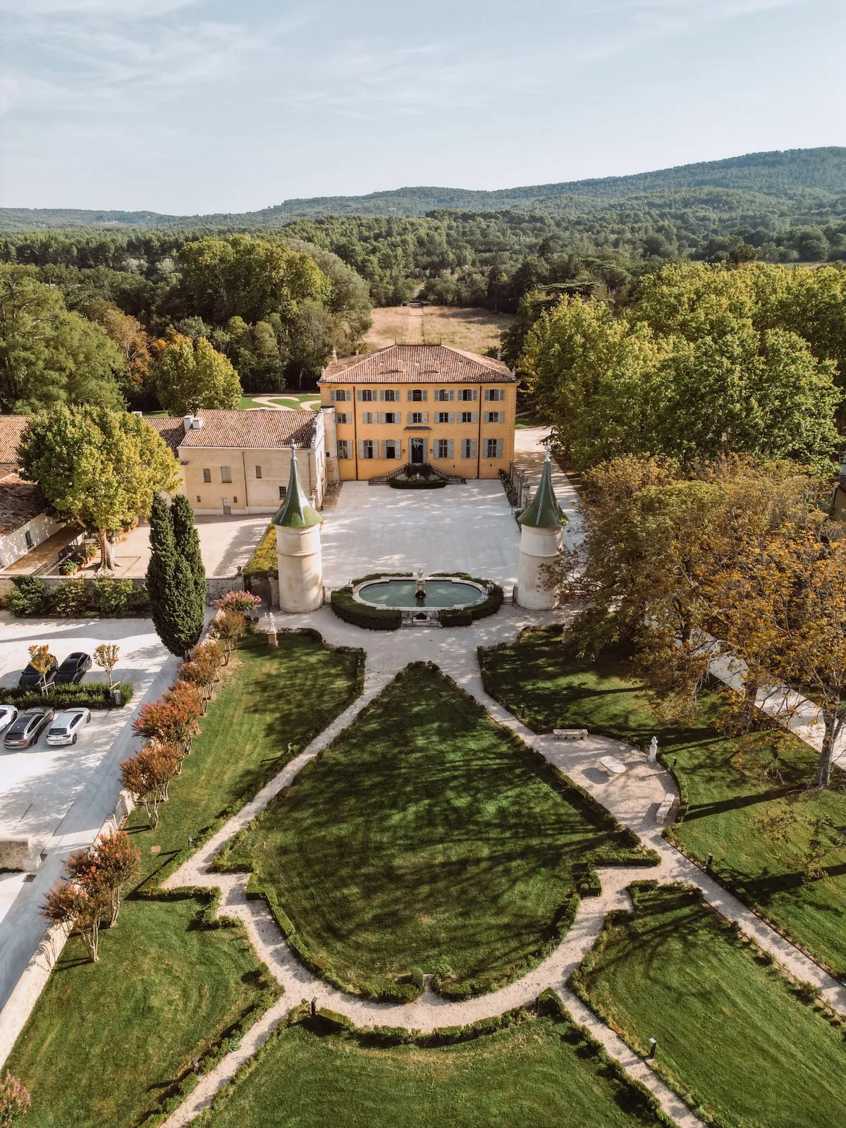 chateau de fonscolombe wedding france