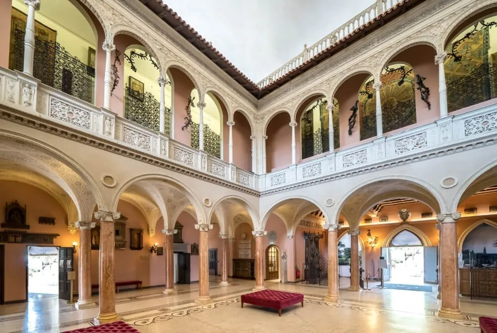 Villa Ephrussi de Rothschild wedding venue the Patio and its marble columns