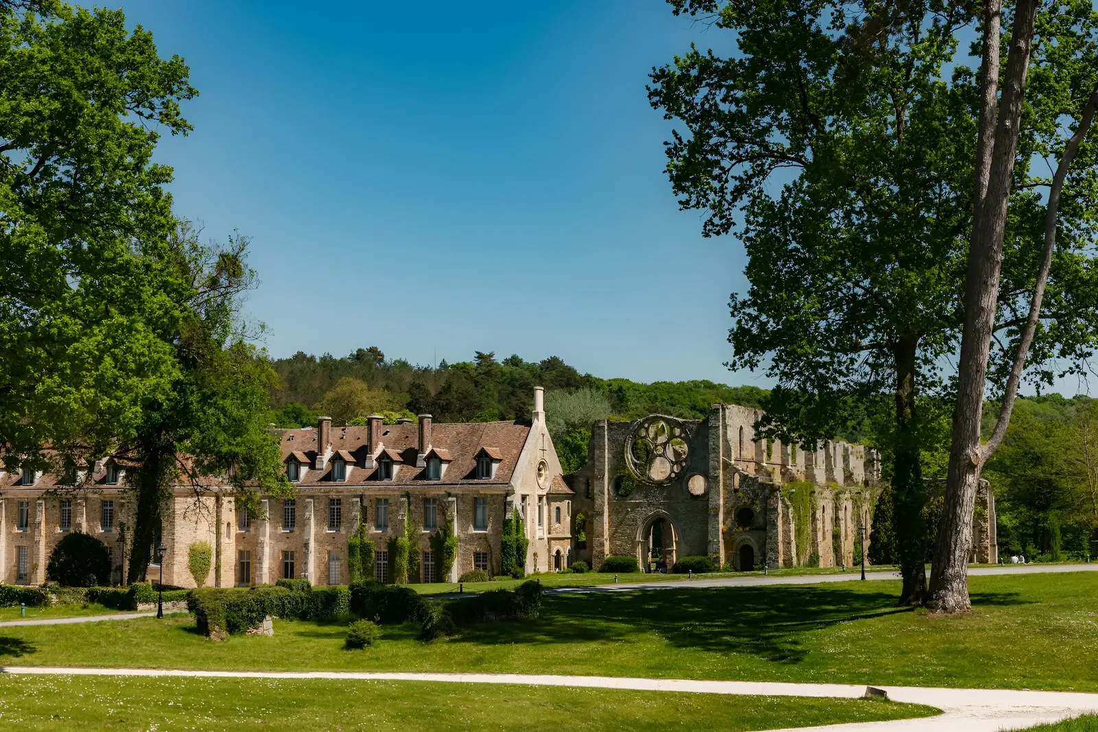 abbaye des vaux de cernay wedding