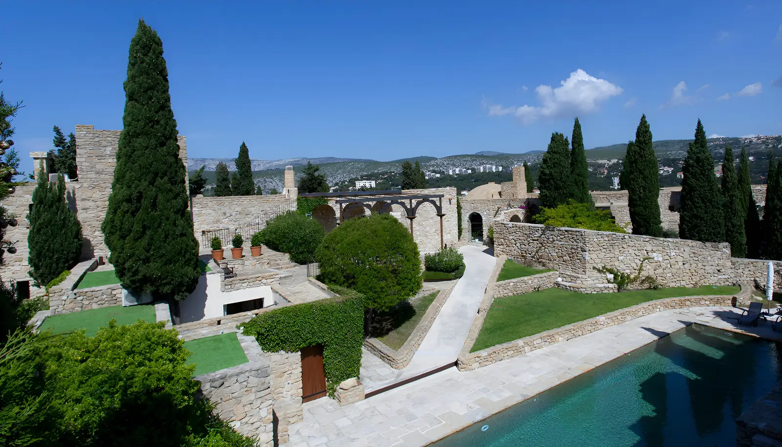 chateau de cassis wedding