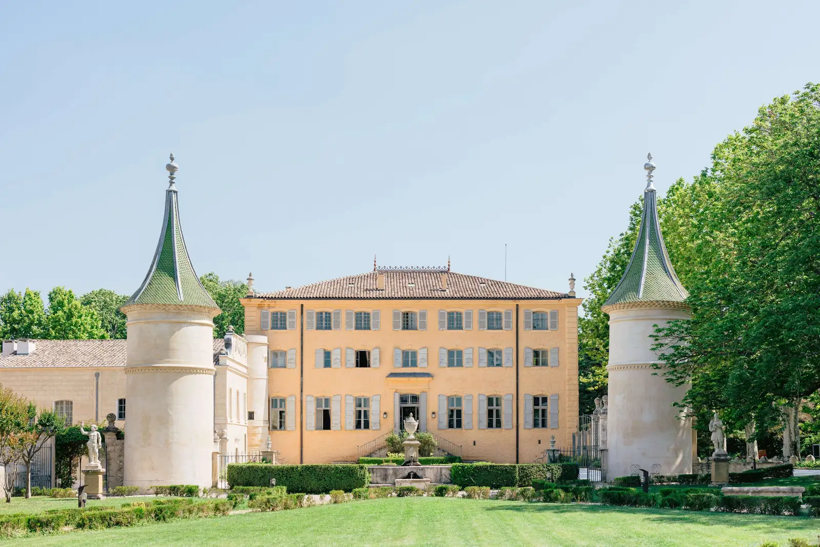 chateau de fonscolombe wedding